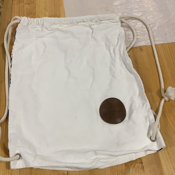 Lululemon drawstring backpack - Picture 6 of 8